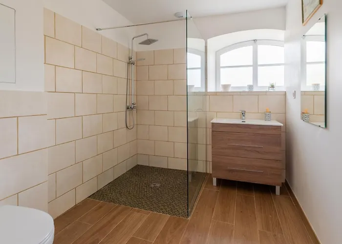 De L'abbaye De L'etanche Vila